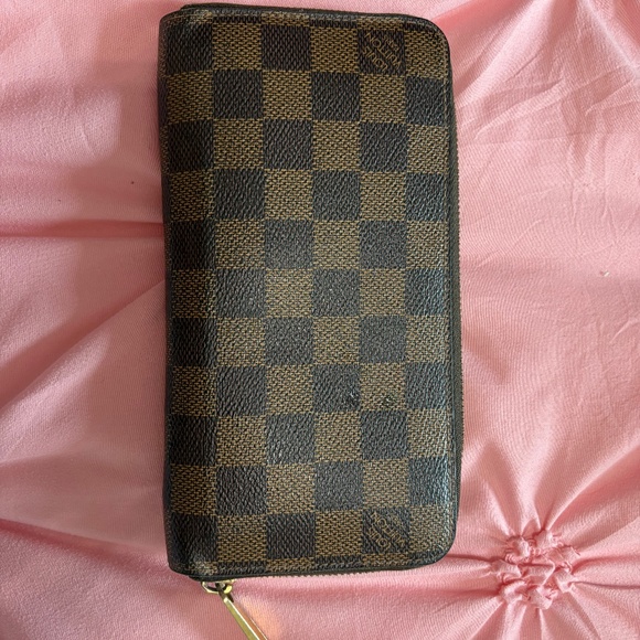 Louis Vuitton zippy wallet - Picture 1 of 5